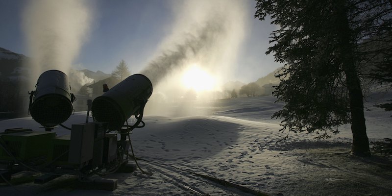 Un cannone sparaneve a Kitzbuehel, in Austria (Roland Schlager/Getty Images)