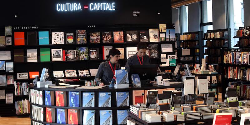 La libreria Feltrinelli all'interno della Fondazione Giangiacomo Feltrinelli, a Milano, il 13 dicembre 2016 (ANSA/MATTEO BAZZI)