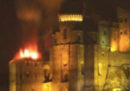 L'incendio al tetto della Sacra di San Michele