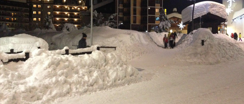 La neve a Cervinia nei giorni scorsi. (ANSA/ENRICO MARCOZ)