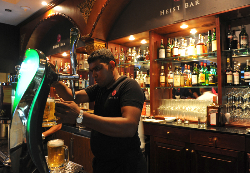 Un bar di Colombo. (S.KODIKARA/AFP/Getty Images)