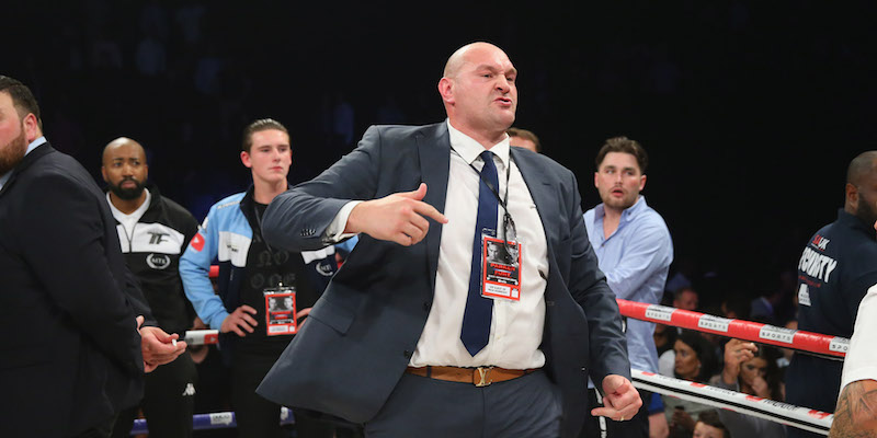 Tyson Fury sul ring al termine dell'incontro tra Anthony Crolla e Ricky Burns (Alex Livesey/Getty Images)