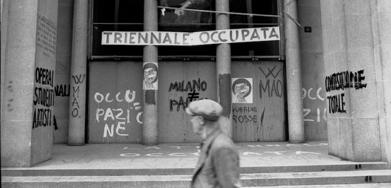 La Triennale di Milano durante l'occupazione che subì nel giugno del 1968 da parte di un collettivo di sinistra (ANSA/ENRICO CATTANEO)
