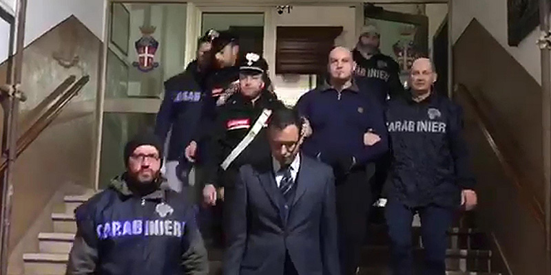 Luca Traini durante l'arresto a Macerata, 3 febbraio 2018
(ANSA/MATTEO GUIDELLI)