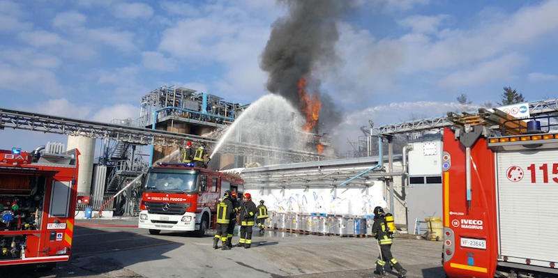 C’è stata un’esplosione in un’azienda chimica a Bulgarograsso (Como), otto persone sono state ferite