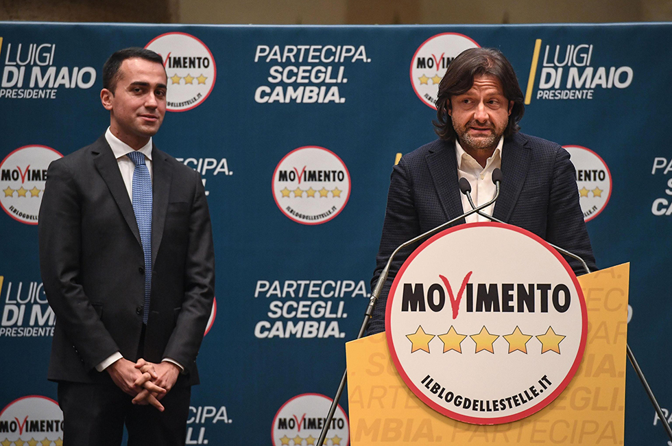 Luigi Di Maio e Salvatore Caiata, durante la presentazione dei candidati del M5S nei collegi uninominali, Roma, 29 gennaio 2018.
(ANSA/ALESSANDRO DI MEO)