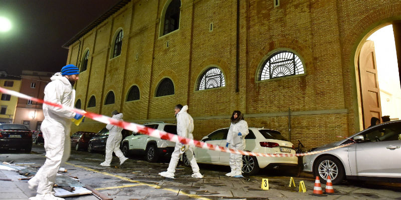 Ieri un poliziotto è morto in un’esplosione avvenuta in una caserma di Firenze