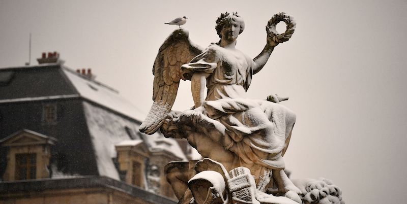 Una delle tante statue di Versailles, ricoperta di neve, 6 febbraio 2018
(CHRISTOPHE SIMON/AFP/Getty Images)