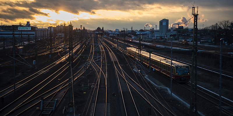 Le ferrovie nella zona di Westhafen, Berlino ,1 marzo 2017
(JOHN MACDOUGALL/AFP/Getty Images)