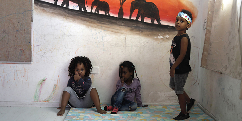Bambini eritrei a Tel Aviv, settembre 2017 (MENAHEM KAHANA/AFP/Getty Images)