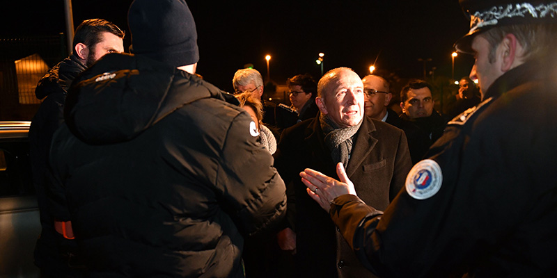 Il ministro dell'Interno della Francia Gérard Collomb a Calais, 2 febbraio 2018 (PHILIPPE HUGUEN/AFP/Getty Images)