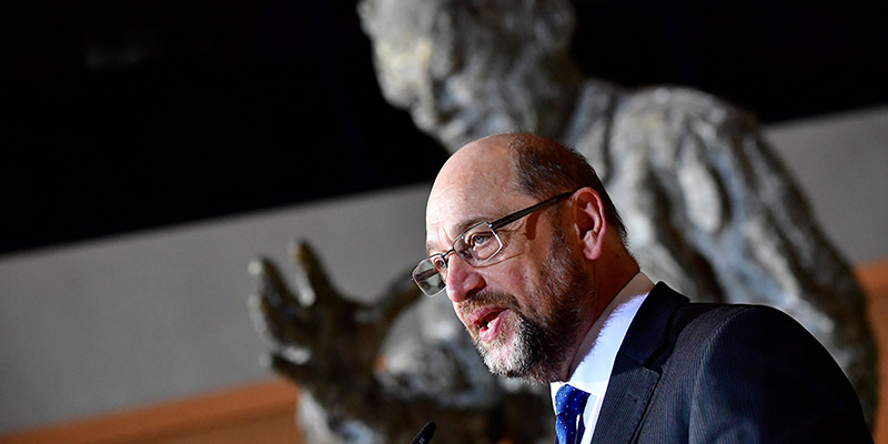 Martin Schulz durante la conferenza stampa in cui ha annunciato le sue dimissioni da presidente dell'SPD, Berlino, 13 febbraio 2018
(TOBIAS SCHWARZ/AFP/Getty Images)