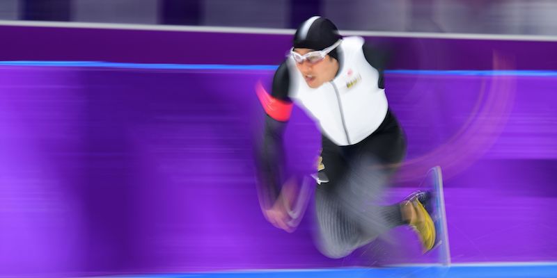 Il giapponesi Joji Kato nei 500 metri del pattinaggio di velocità (ROBERTO SCHMIDT/AFP/Getty Images)