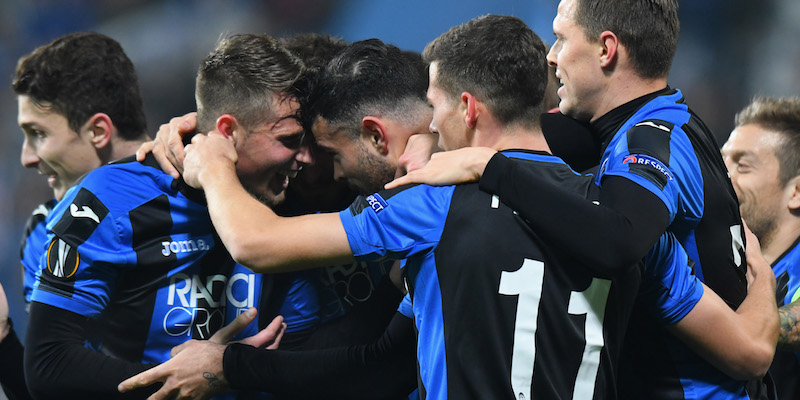 I giocatori dell'Atalanta festeggiano la vittoria in Europa League contro il Lione (Alessandro Sabattini/Getty Images)