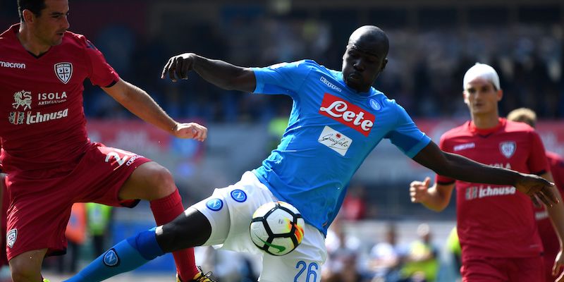 Il difensore Kalidou Koulibaly nella partita del girone di andata tra Napoli e Cagliari (ALBERTO PIZZOLI/AFP/Getty Images)