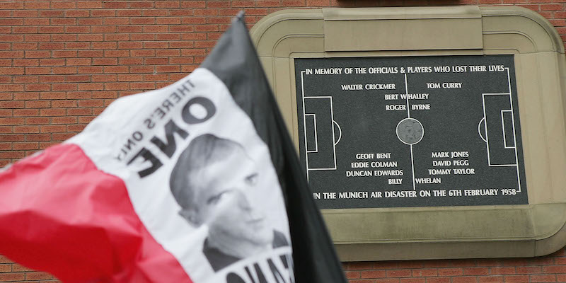 La targa commemorativa all'esterno dello stadio Old Trafford di Manchester (Michael Steele/Getty Images)