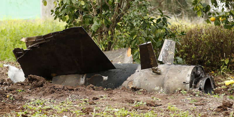 I resti di un missile trovato a Alonei Abba, est di Haifa (JACK GUEZ/AFP/Getty Images)