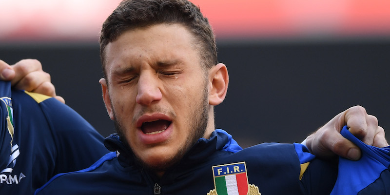 Matteo Minozzi commosso durante l'esecuzione dell'inno italiano all'Aviva Stadium di Dublino (Gareth Copley/Getty Images)