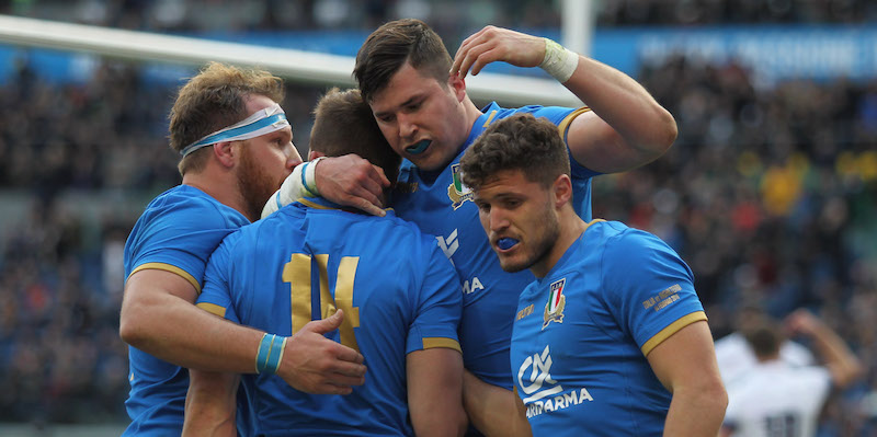 I giocatori dell'Italia dopo la meta di Tommaso Benvenuti nella prima partita del Sei Nazioni contro l'Inghilterra (Paolo Bruno/Getty Images)