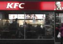 Molti ristoranti Kentucky Fried Chicken nel Regno Unito sono chiusi per un problema di consegne di carne di pollo