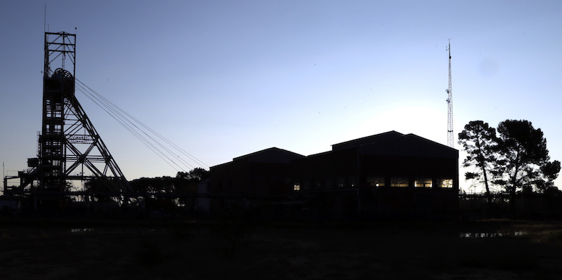 Circa mille minatori sono rimasti bloccati in una miniera d’oro in Sudafrica