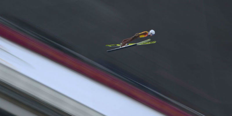 Il polacco Adam Cieslar durante la gara di combinata nordica (FRANCK FIFE/AFP/Getty Images)