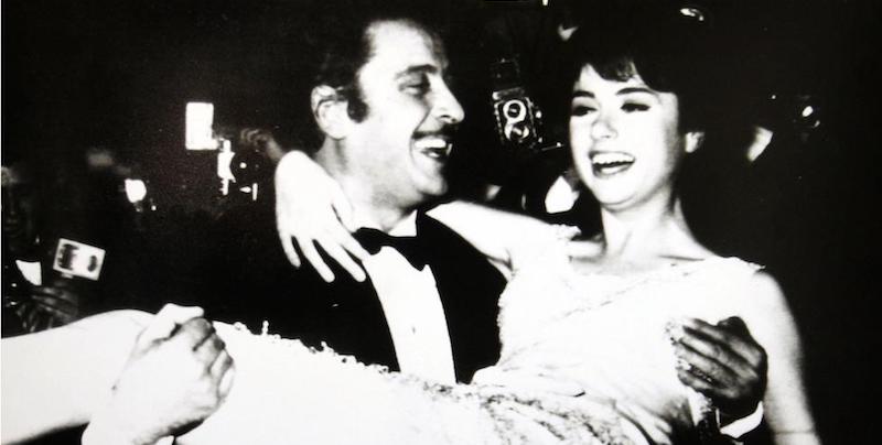 Domenico Modugno e Gigliola Cinquetti, vincitori del festival con la canzone ''Dio come ti amo'', Sanremo, 1966
(ANSA)