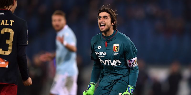 Il portiere del Genoa Mattia Perin esulta dopo la vittoria in casa della Lazio (FILIPPO MONTEFORTE/AFP/Getty Images)