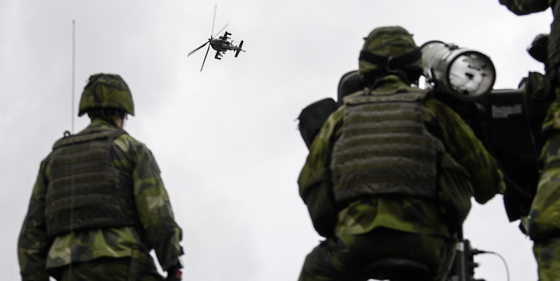 Soldati svedesi durante un'esercitazione militare (ANDERS WIKLUND/AFP/Getty Images)