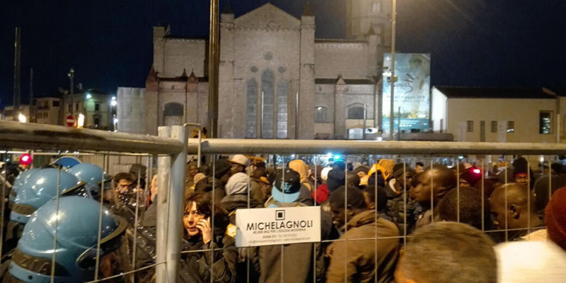 Il corteo in piazza della Stazione per protestare contro l'omicidio di Idy Dienec a Firenze, 5 marzo 2018
(ANSA/ROSARIA CARAMIELLO)
