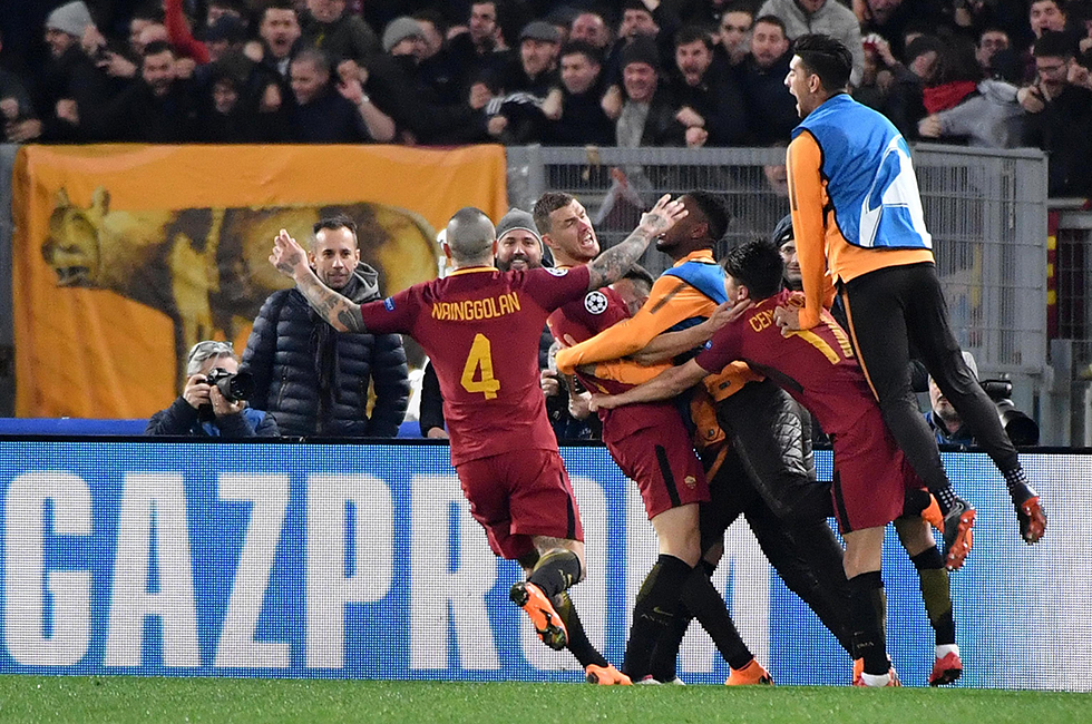 Edin Dzeko festeggia il gol contro lo Shakhtar Donetsk, Roma, 13 marzo 2018
(ANSA/ETTORE FERRARI)