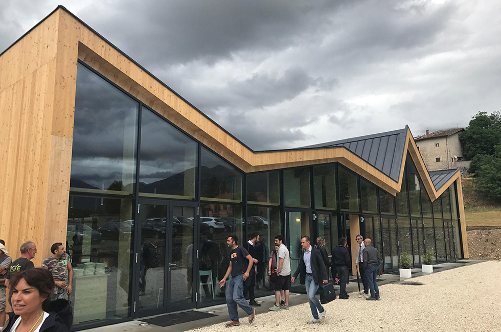 Il centro polivalente di Norcia progettato dall'architetto Stefano Boeri, 13 settembre 2017
(ANSA/ BASILETTI)