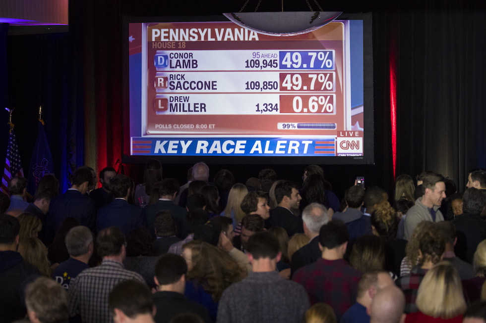 I militanti del Partito Democratico aspettano l'esito del voto in Pennsylvania. (Drew Angerer/Getty Images)