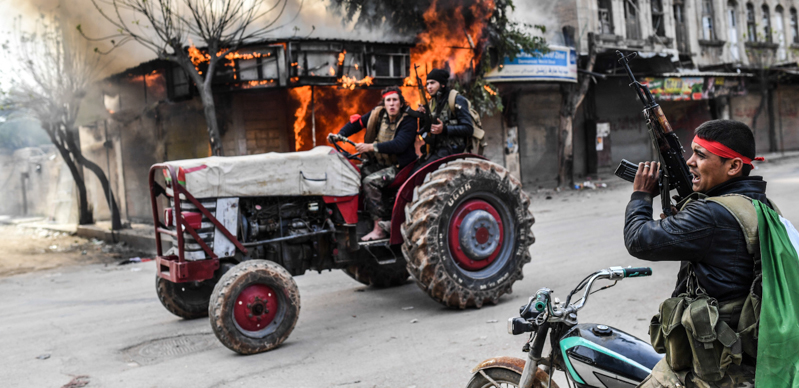 Ribelli siriani alleati della Turchia ad Afrin. (BULENT KILIC/AFP/Getty Images)