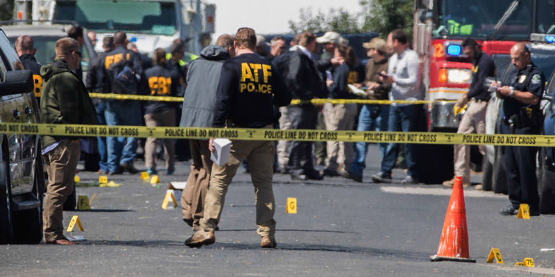 Gli investigatori sul luogo di una delle esplosioni. (Ricardo B. Brazziell/Austin American-Statesman via AP)