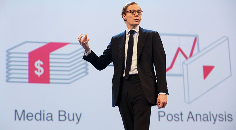 Il CEO di Cambridge Analytica, Alexander Nix, durante una presentazione (Christian Charisius/picture-alliance/dpa/AP Images)