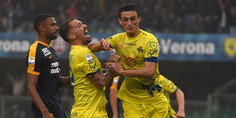 Roberto Inglese esulta dopo uno dei due gol segnati nel derby di andata (Pier Marco Tacca/Getty Images)