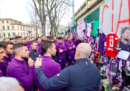 L'omaggio dei giocatori della Fiorentina a Davide Astori