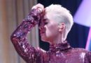 Una delle suore che voleva impedire a Katy Perry di comprare un convento a Los Angeles è morta in tribunale durante un'udienza sul caso