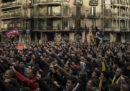 Gli scontri a Barcellona per l'arresto di Puigdemont