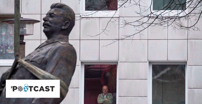 Una statua del dittatore sovietico Stalin usata a Berlino per promuovere una mostra sull'Unione Sovietica, nel gennaio 2018
(JOHN MACDOUGALL/AFP/Getty Images)