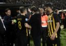 Il governo greco ha sospeso il campionato di calcio nazionale per i disordini in PAOK Salonicco-AEK Atene