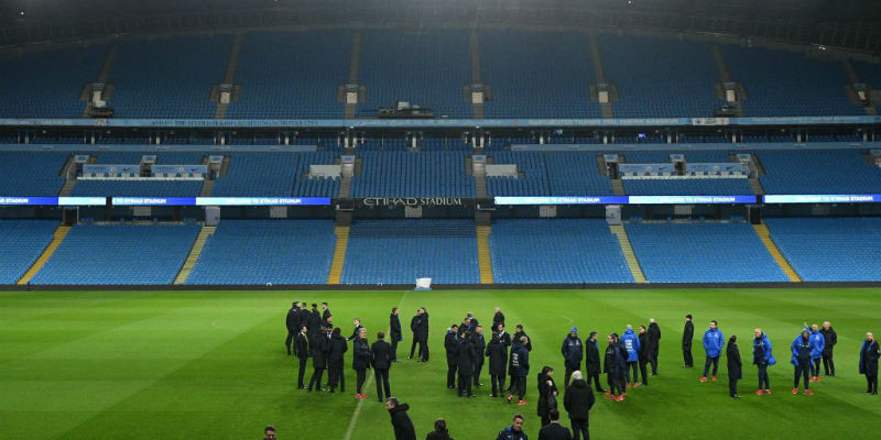 I giocatori dell'Italia sul campo dell'Etihad Stadium di Manchetser (OLI SCARFF/AFP/Getty Images)