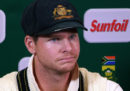 Steve Smith, capitano della Nazionale australiana di cricket, è stato sospeso un anno per la manomissione della palla nella partita contro il Sudafrica