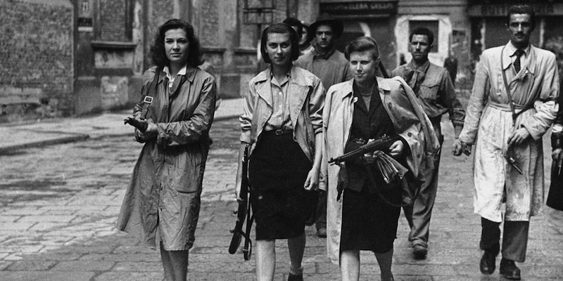 Partigiane italiane durante la liberazione di Milano (Keystone/Getty Images)