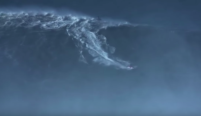 La più alta onda mai surfata