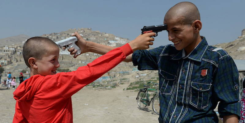 Sono pistole giocattolo, Kabul, 8 agosto 2013
(SHAH MARAI/AFP/Getty Images)
