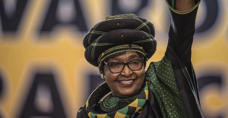 Winnie Madikizela-Mandela nel dicembre 2017 (MUJAHID SAFODIEN/AFP/Getty Images)
