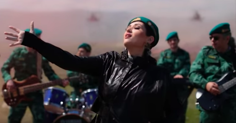 La polizia di frontiera dell’Azerbaijan ha pubblicato uno strano video musicale