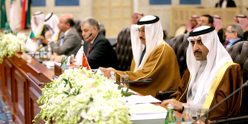 Il ministro del Petrolio del Bahrein, Mohammed bin Khalifa Al Khalifa, in Kuwait il 10 dicembre 2017 (YASSER AL-ZAYYAT/AFP/Getty Images)